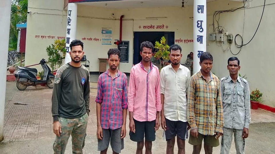 पुलिस ने चार नक्सलियों को किया गिरप्तार