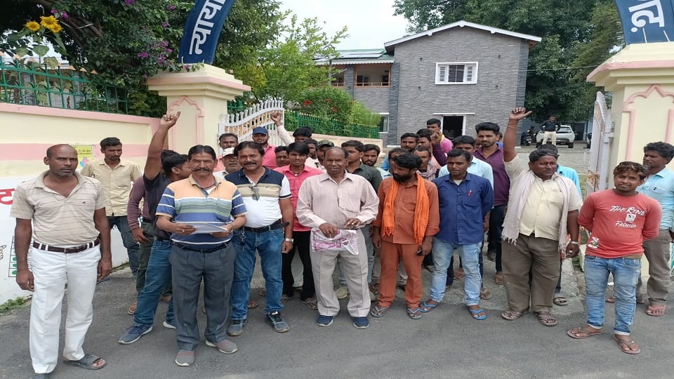 protest regarding assault on laborers and illegal recovery in pithoragarh
