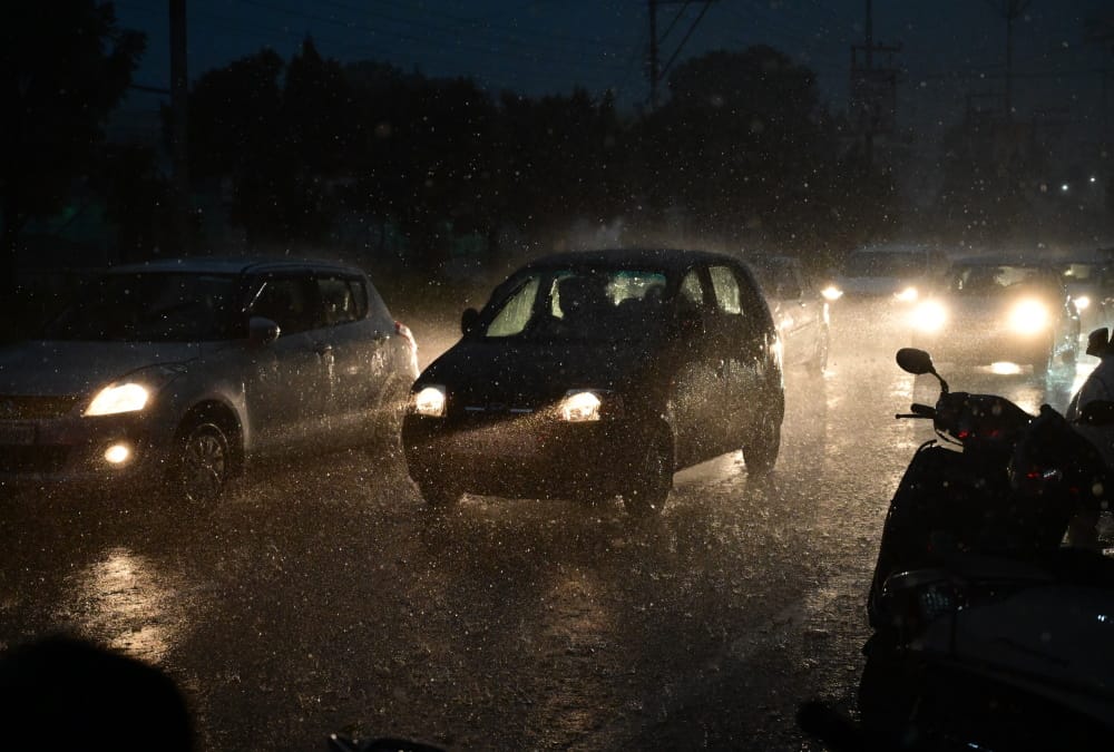 Uttarakhand Weather Update heavy rainfall in Dehradun Today warning in many districts