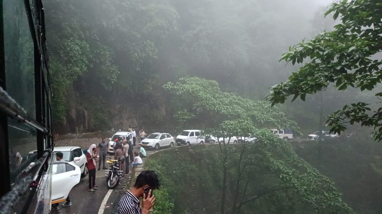 Dehradun Rainfall Mussoorie Doon road closed due debris and boulders Fall on road vehicle Stuck