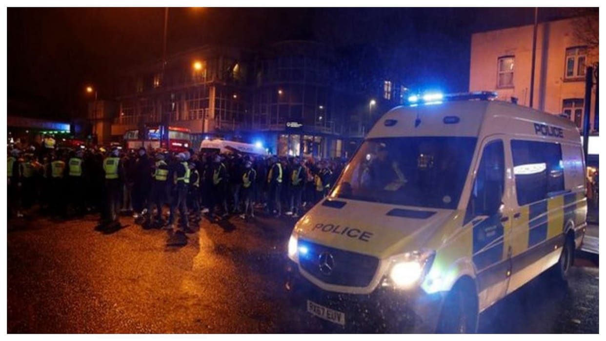 UK violent crowd clashes with britain police after murder of young girls