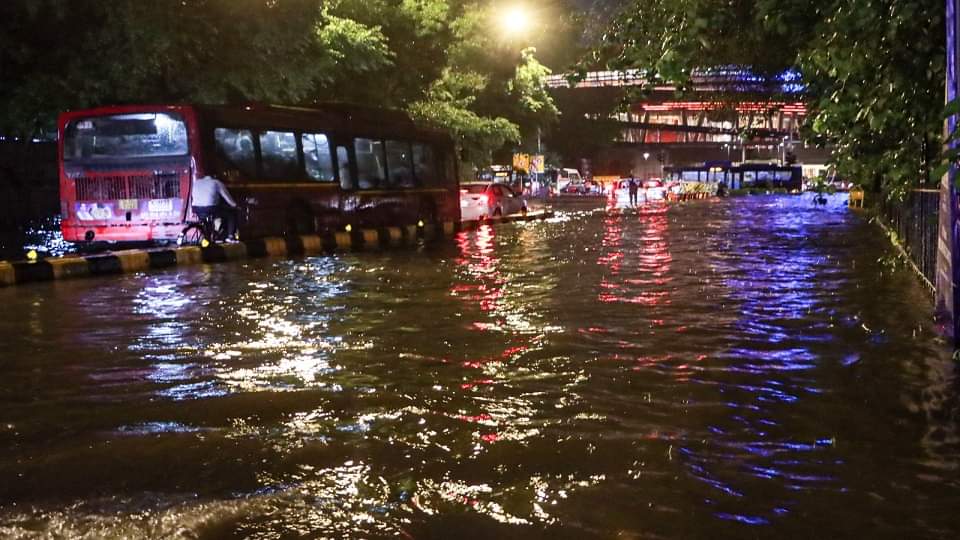 Delhi again flooded due to heavy rain, roads became ponds; Pictures will tell the condition of the capital