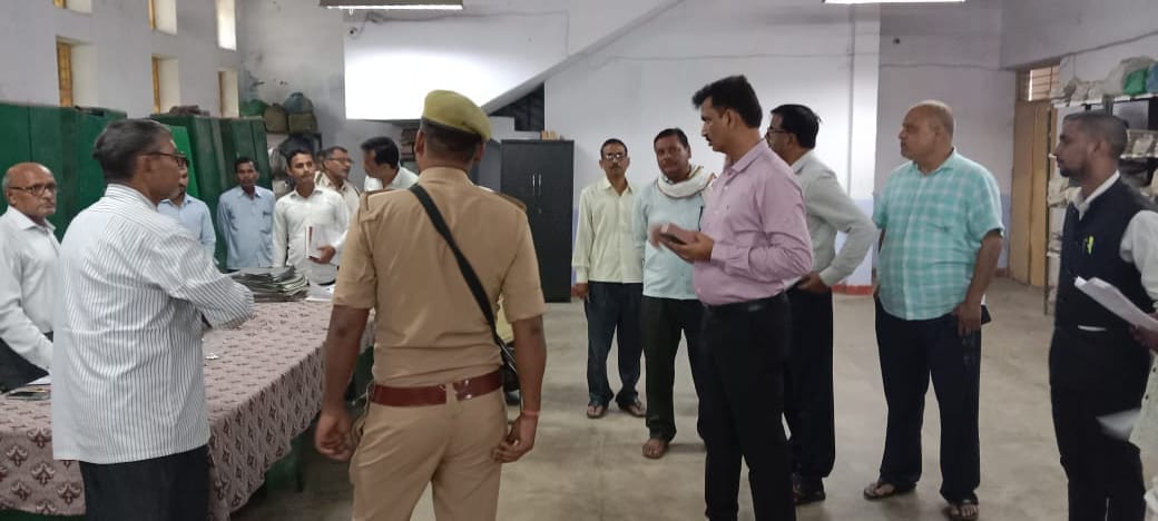 DM mau reached offices three departments closed main door and questioned people