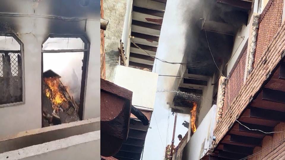 Goods worth lakhs burnt in fire at carpet warehouse in Agra It brought under control after hours of effort