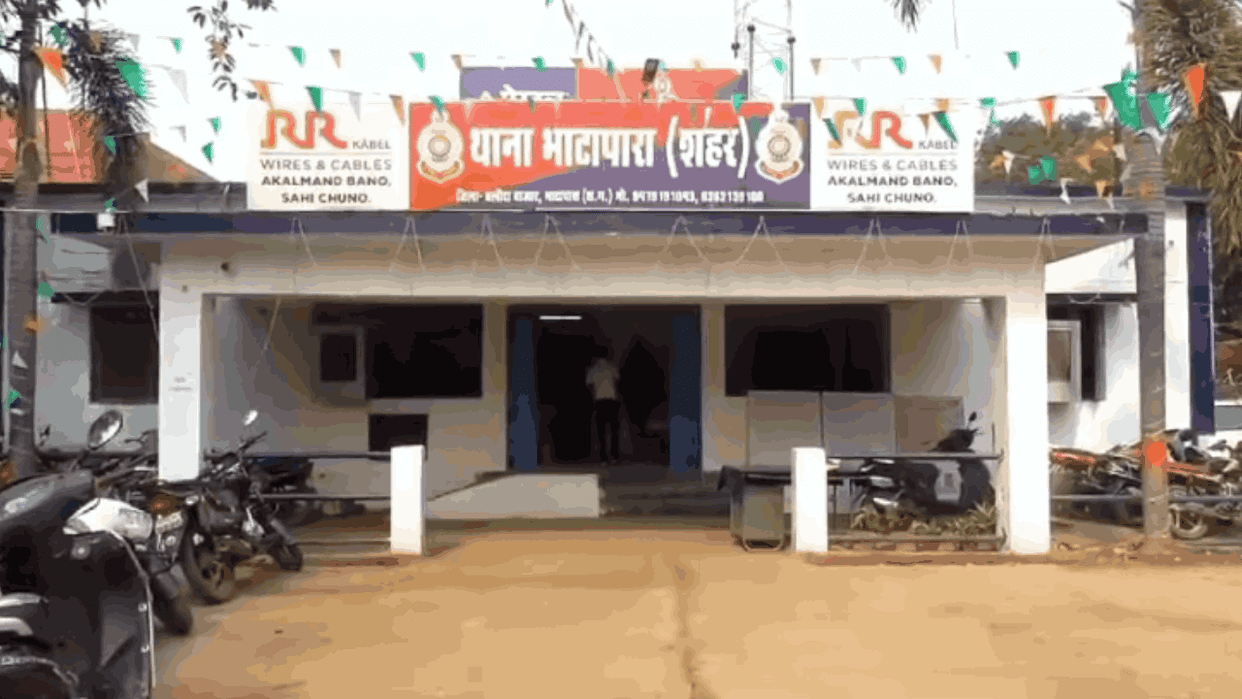 Labourer beaten with a pole in Bhatapara