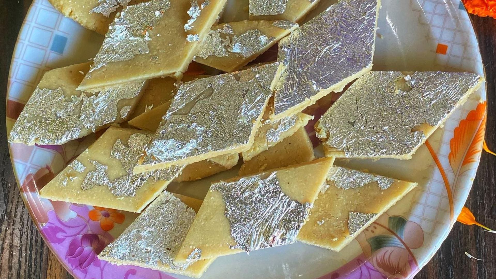 Sawan Shivratri 2024 favourite bhog prasad for lord shiva bhagwan shiv ko kya bhog lagaye