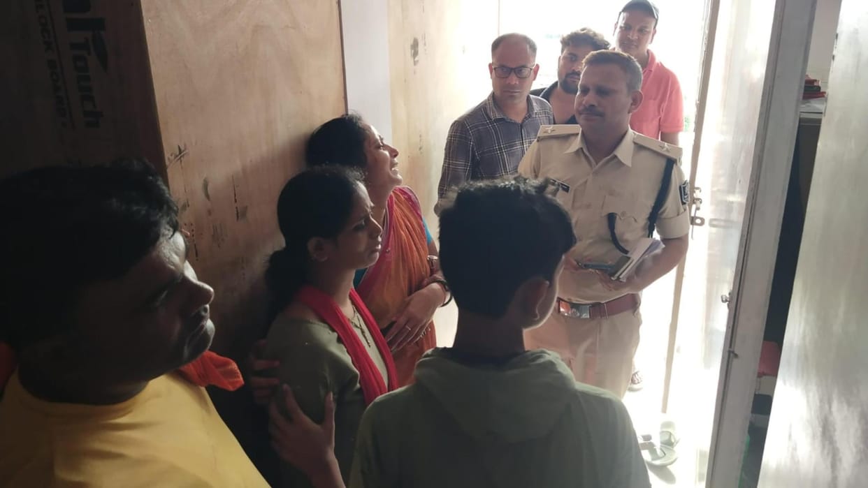Bihar News : Bihar Police investigate after found dead body of a student in hostel of Muzaffarpur.