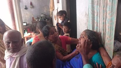 Bihar : चाय पीने के बाद जदयू जिला उपाध्यक्ष ने जैसे ही उठाई मिट्टी, आ गई मौत; सर्पदंश से नहीं बचा सके डॉक्टर Bihar : Nitish Kumar JDU party District Vice President died due to snake bite in Aurangabad