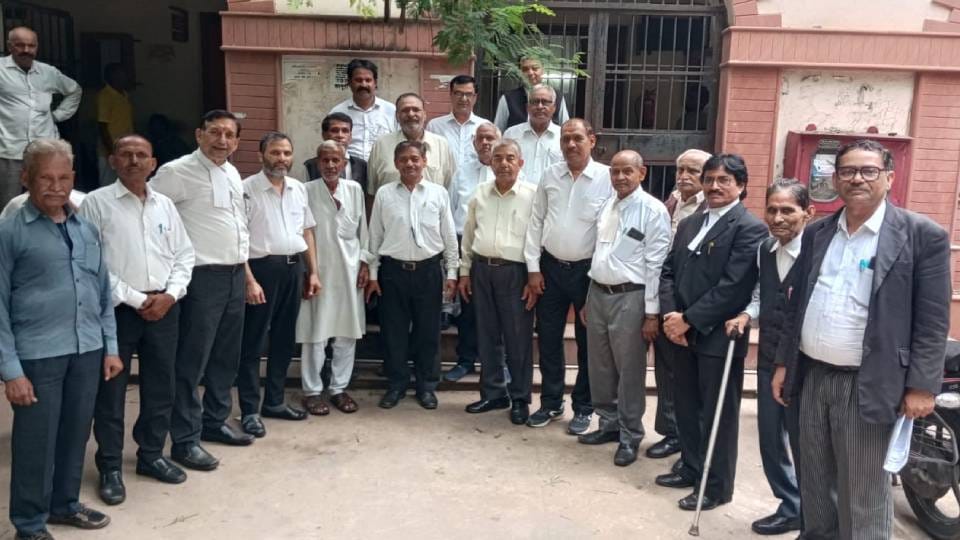 where earlier there High Court In Agra now lawyers waiting for division bench there demand raised