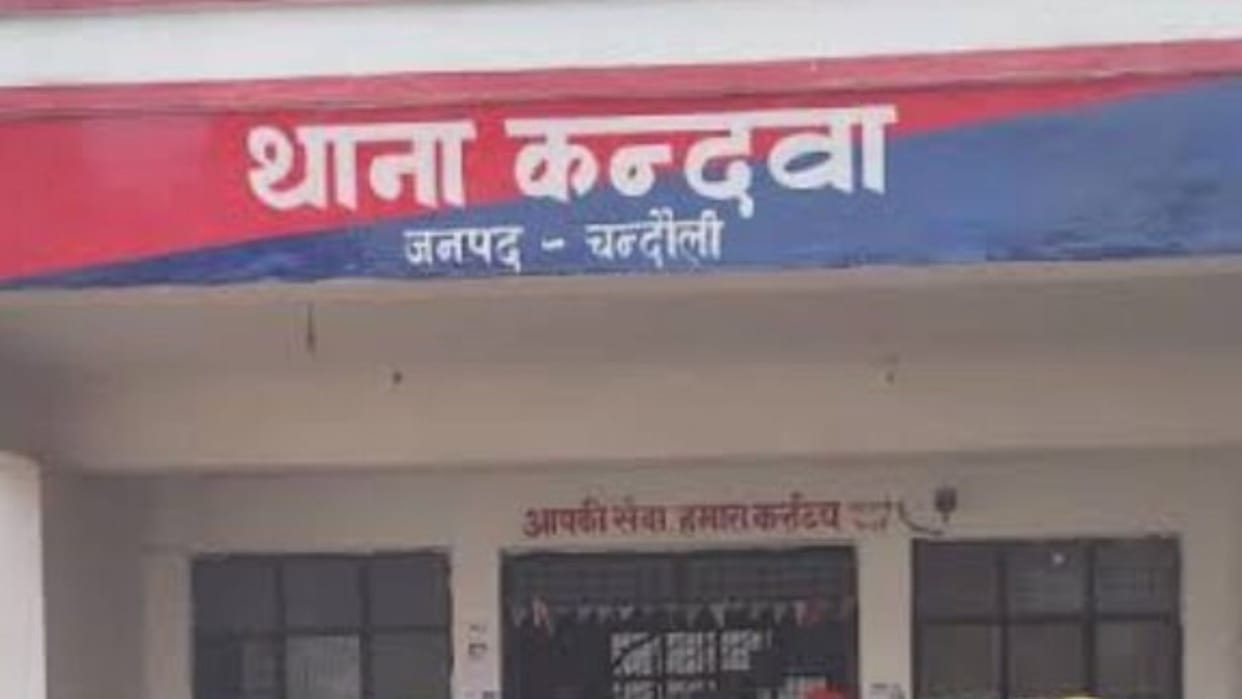Extortion in front of SP chandauli arrived in plain clothes six policemen with inspector suspended