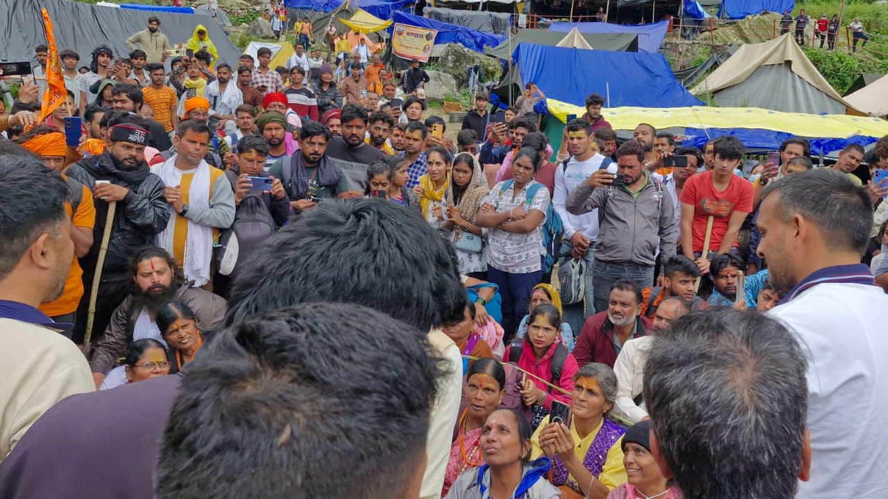 CM Dhami reached among the devotees stranded in Kedarnath people got relief Uttarakhand Kedarnath Cloudburst