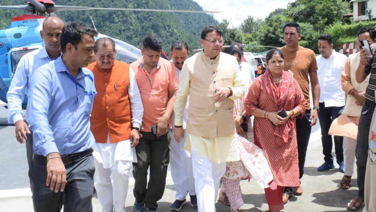 CM Dhami reached among the devotees stranded in Kedarnath people got relief Uttarakhand Kedarnath Cloudburst