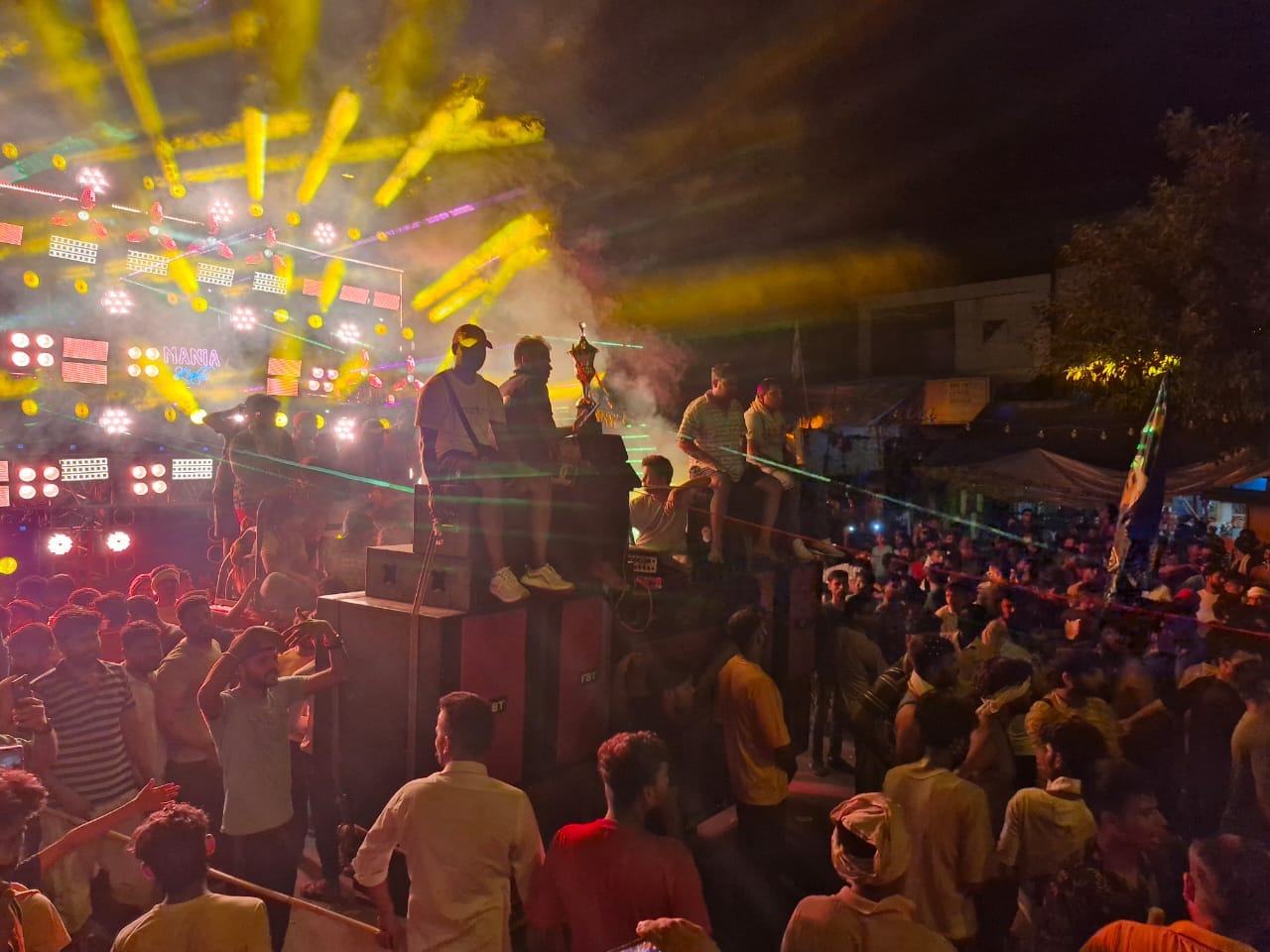 DJ Competition In Kanwar : DJ Surgeon and Ravan competition in Meerut, video