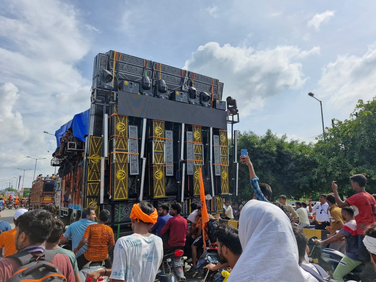 DJ Surgeon and Ravan competition in Kanwar Yatra: Police alert, running together in Meerut