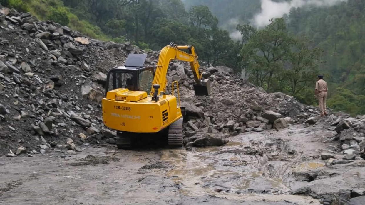Gangotri highway debris boulder Kanwar Yatri stranded Chardham Yatra disrupted read All Updates in hindi