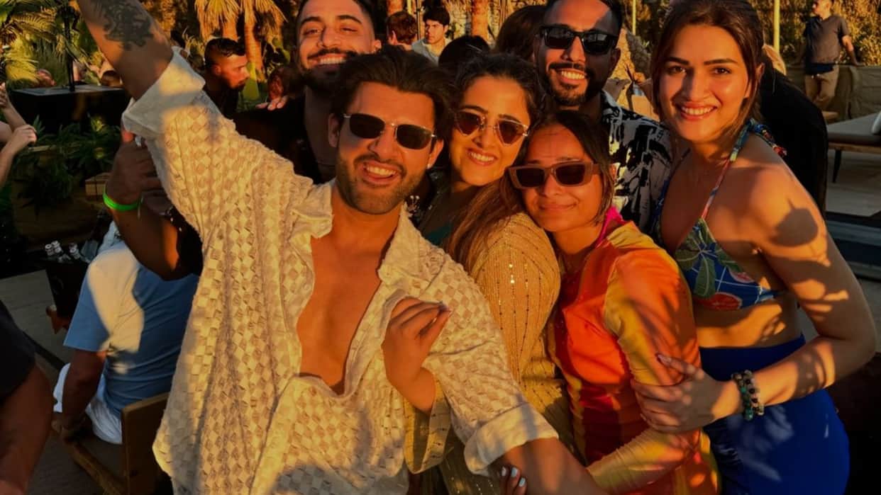 Kriti Sanon Dines With Rumoured Boyfriend Kabir Bahia in New Pics But new photos Notices Something Else report