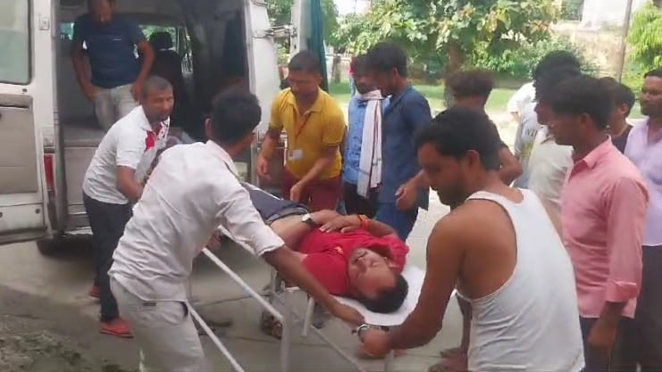 Sambhal: Tractor-trolley overturned while trying save Kanwariya, one died on spot, 14 injured