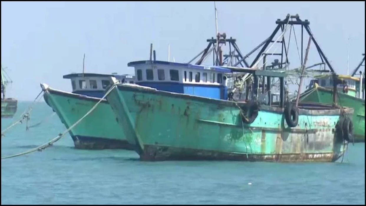 Sri Lankan Navy arrests 8 Indian fishermen for alleged poaching Latest News Update