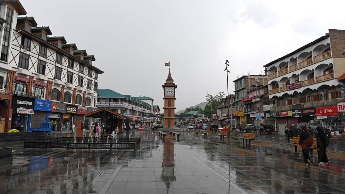 Jammu Kashmir Weather : After humid heat clouds rained people of Jammu and Srinagar got relief