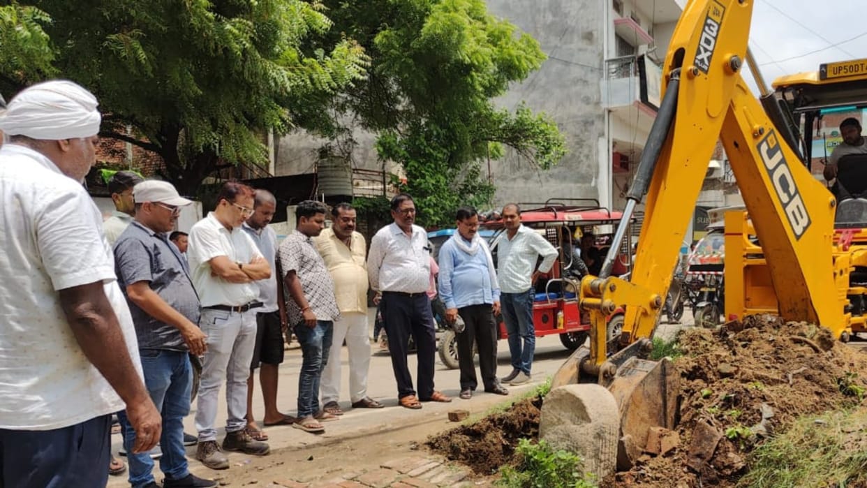 Bulldozer Action in Azamgarh on buildings built flood block land, People alleged discrimination