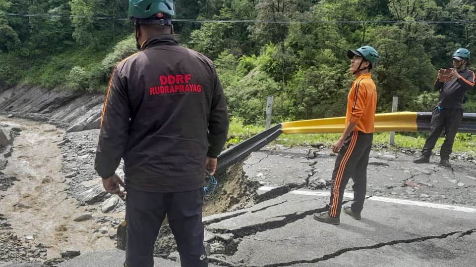 Kedarnath Cloudburst Gaurikund Mandakini river flood made Garam Kund History debris in entire Kund area