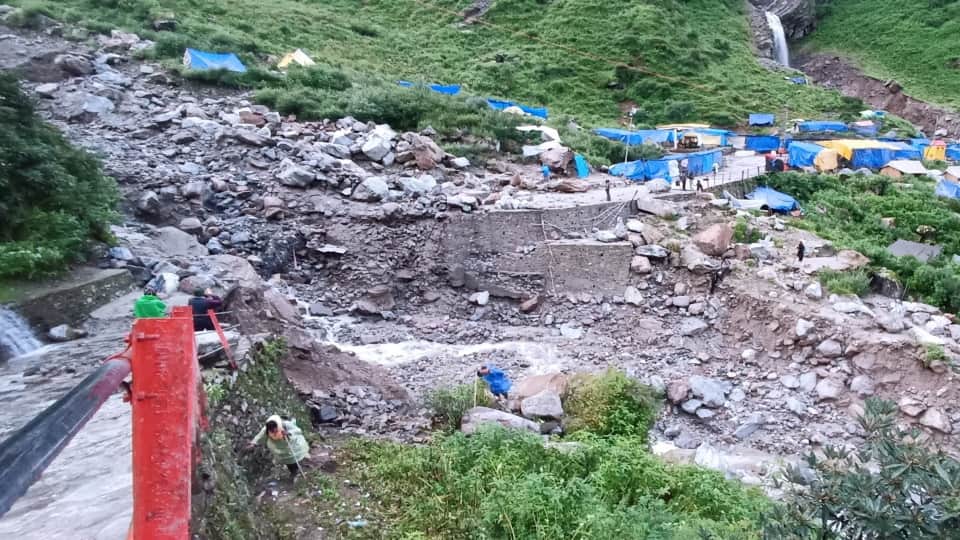 Uttarakhand Disaster 4000 Pilgrims Rescued from Kedarnath five people missing seven more dead