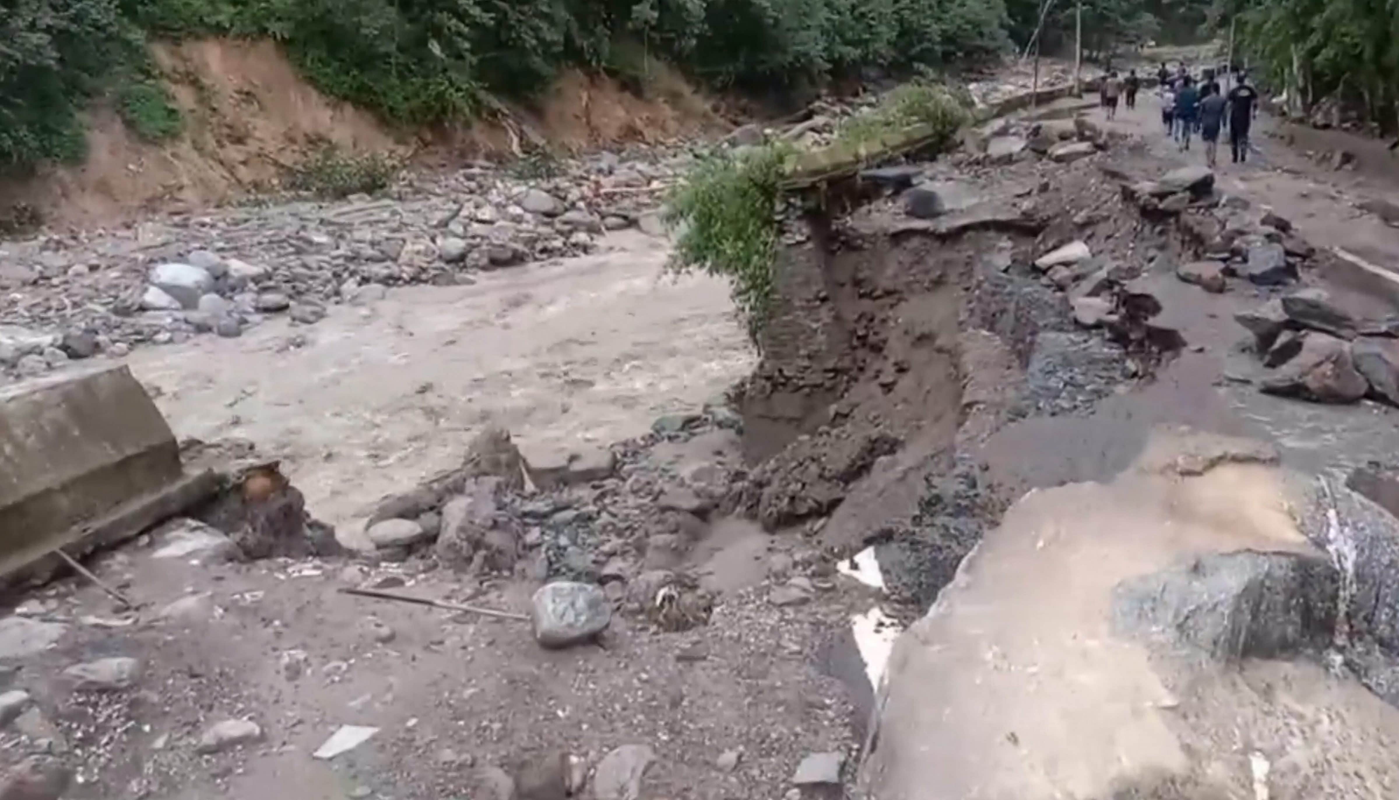 Kedarnath Cloudburst Gaurikund Mandakini river flood made Garam Kund History debris in entire Kund area