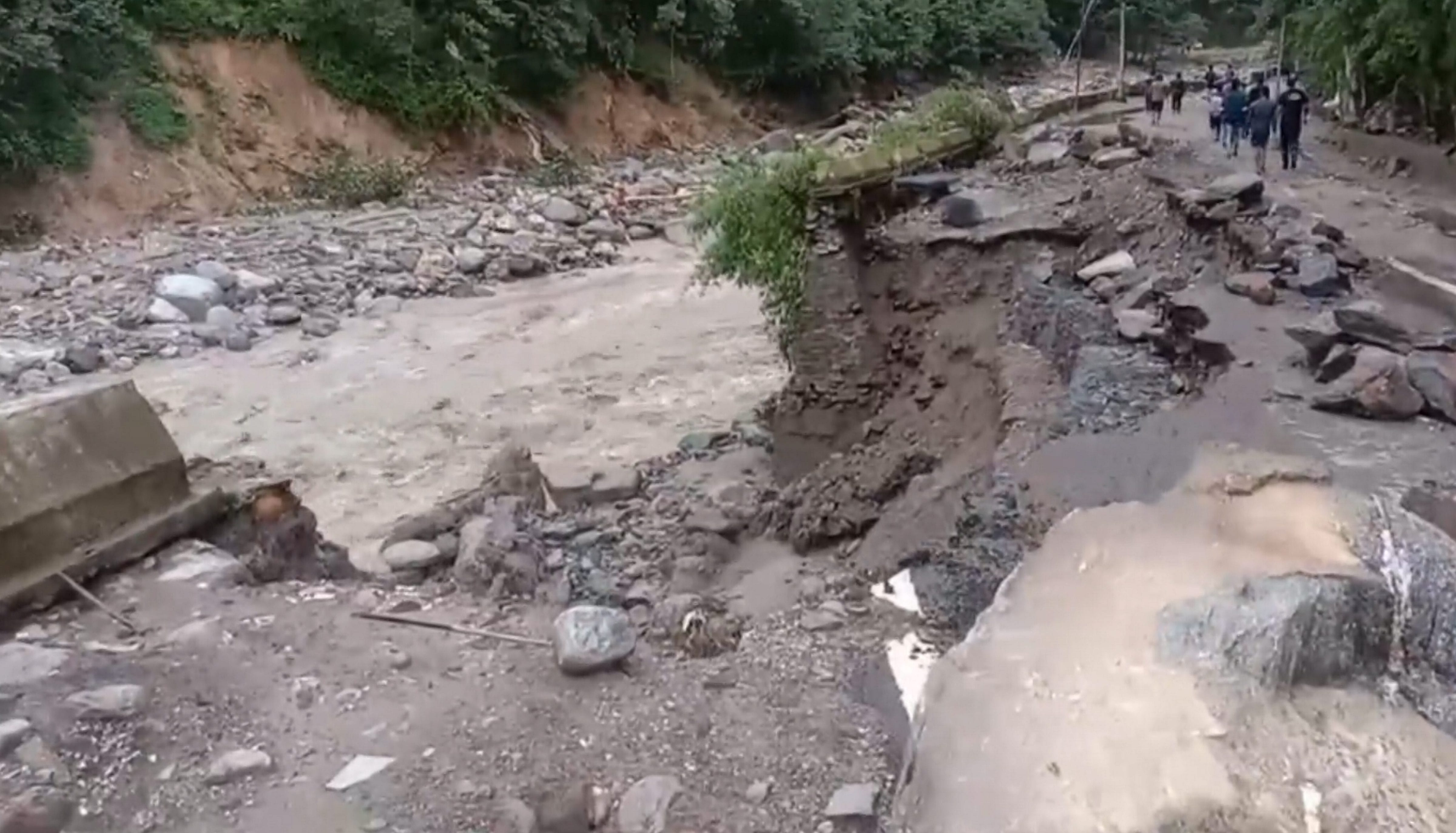 Kedarnath Cloudburst Gaurikund Mandakini river flood made Garam Kund History debris in entire Kund area