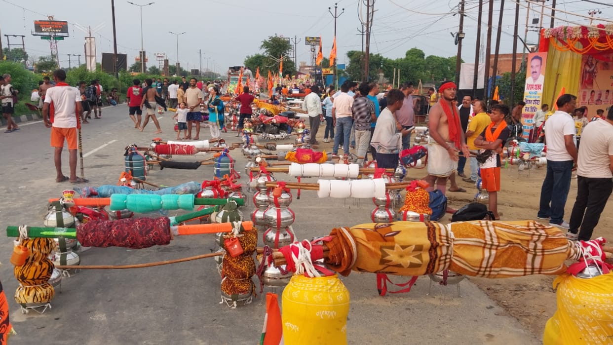 UP: A group of Kanwariyas was attacked in Barabanki, the attackers were drunk; Police arrested two people