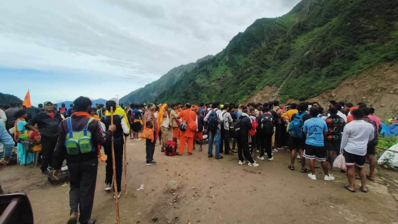 Kedarnath Cloudburst High alert Yatra stopped Rescue operation in Badi Lincholi CM Dhami Aerial survey