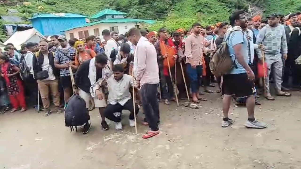 Kedarnath Cloudburst High alert Yatra stopped Rescue operation in Badi Lincholi CM Dhami Aerial survey