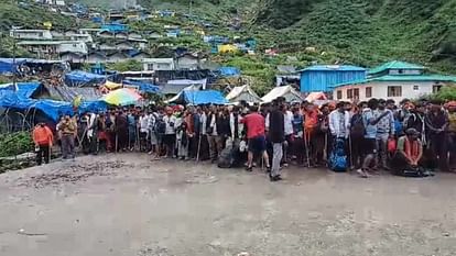 Kedarnath Cloudburst High alert Yatra stopped Rescue operation in Badi Lincholi CM Dhami Aerial survey