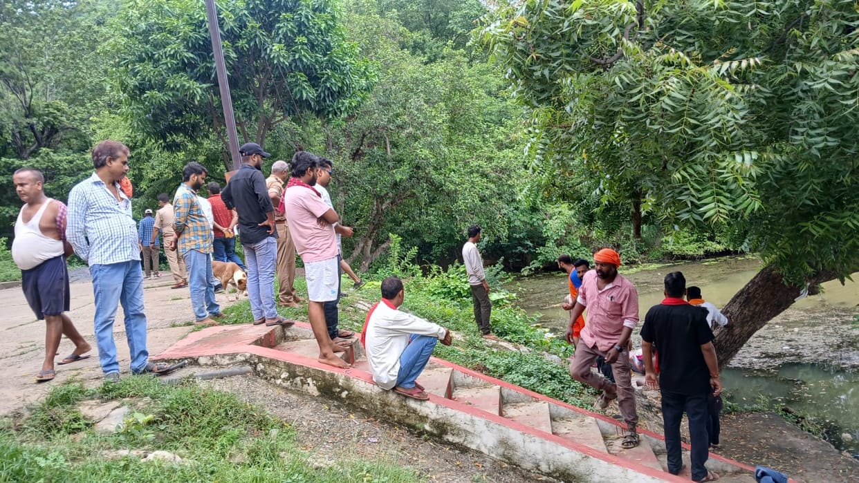 Student jumps into Obra dam in sonbhadra sent message to family member distraught