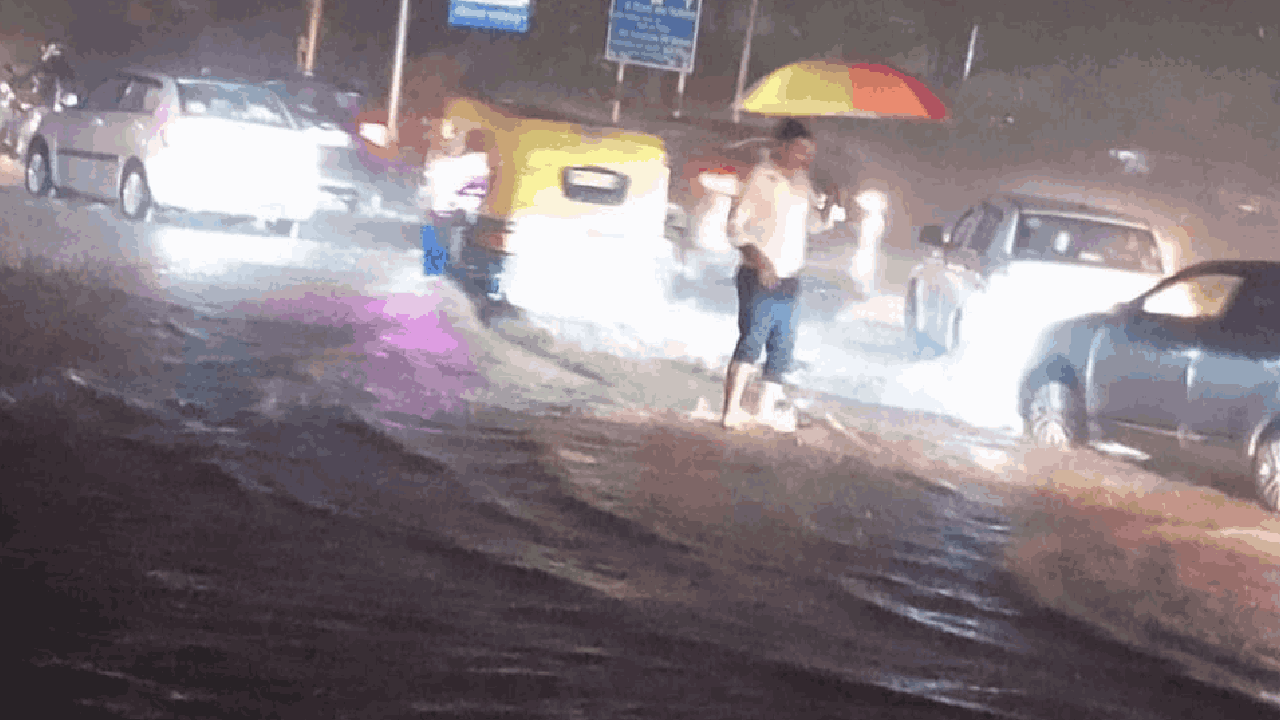 Gurugram Traffic Police came forward to help people after heavy rain