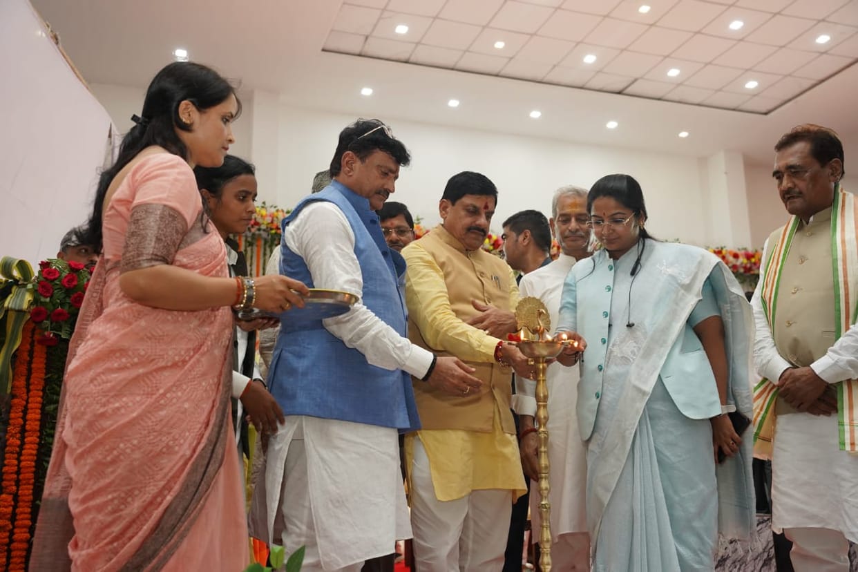 MP News: CM Dr Yadav sang a song for the beloved sisters, an amount of Rs 1500 will be released with a single
