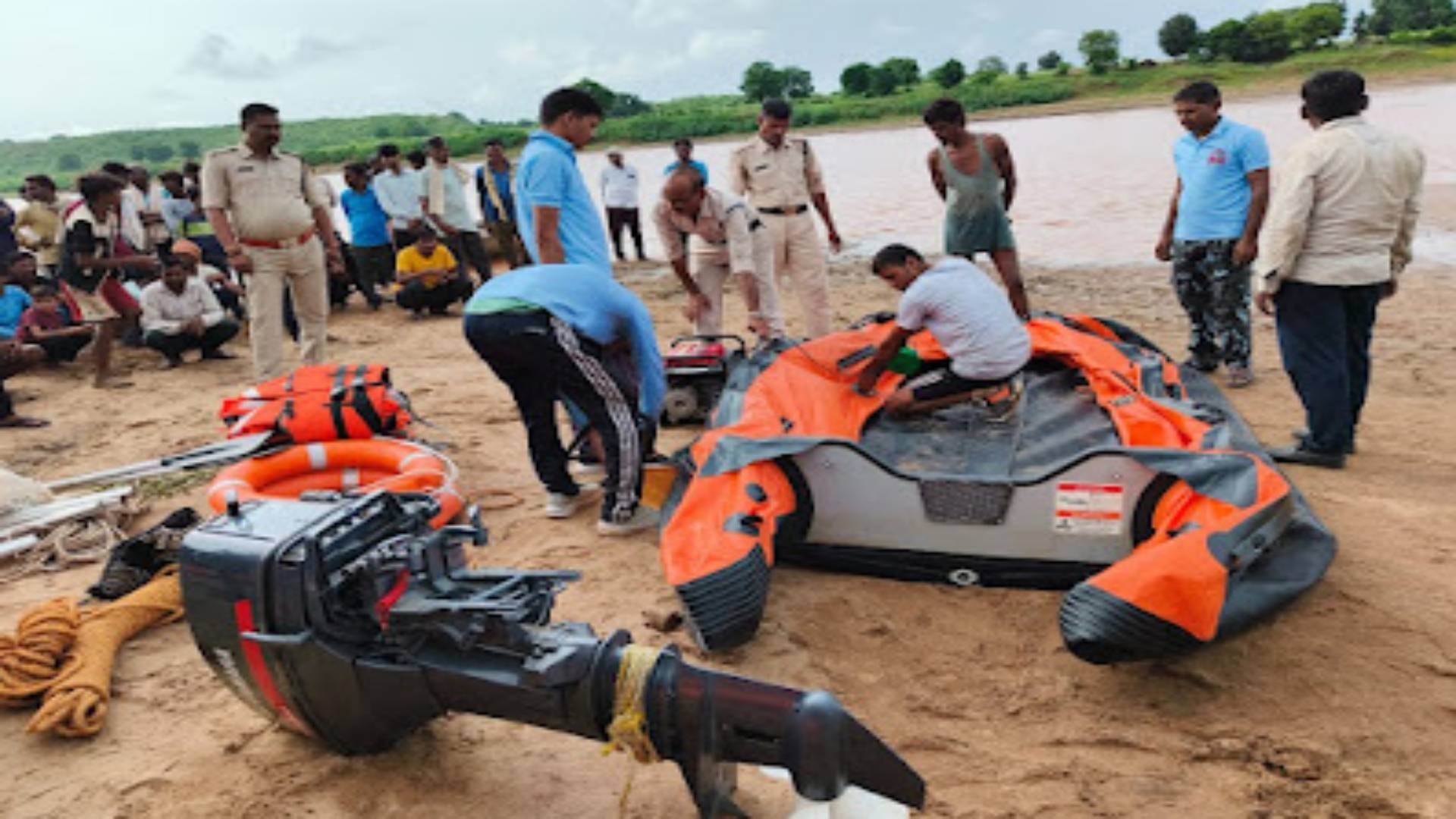घटना स्थल पर मौजूद SDRF टीम