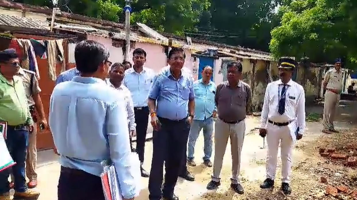 Railway news: GM angry over slow pace of work in Prayag and Phaphamau, instructions to complete it by November