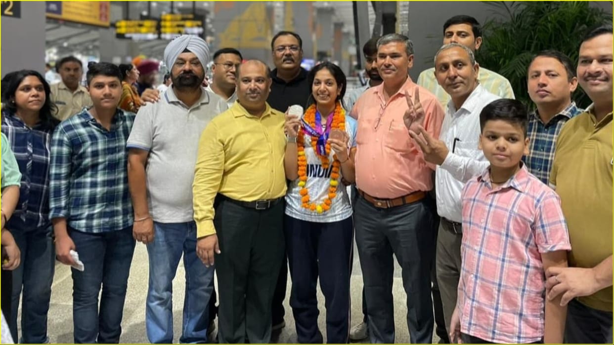 Olympics: Ramita Jindal returned home from Paris, family members gave grand welcome