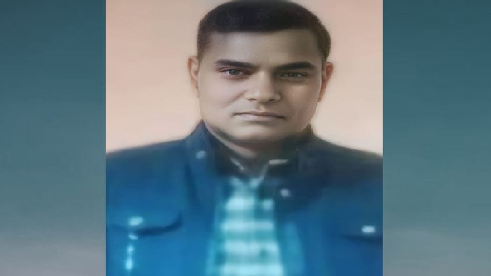 A teacher who was burnt by electric current was buried in the soil for half an hour, died in the hospital