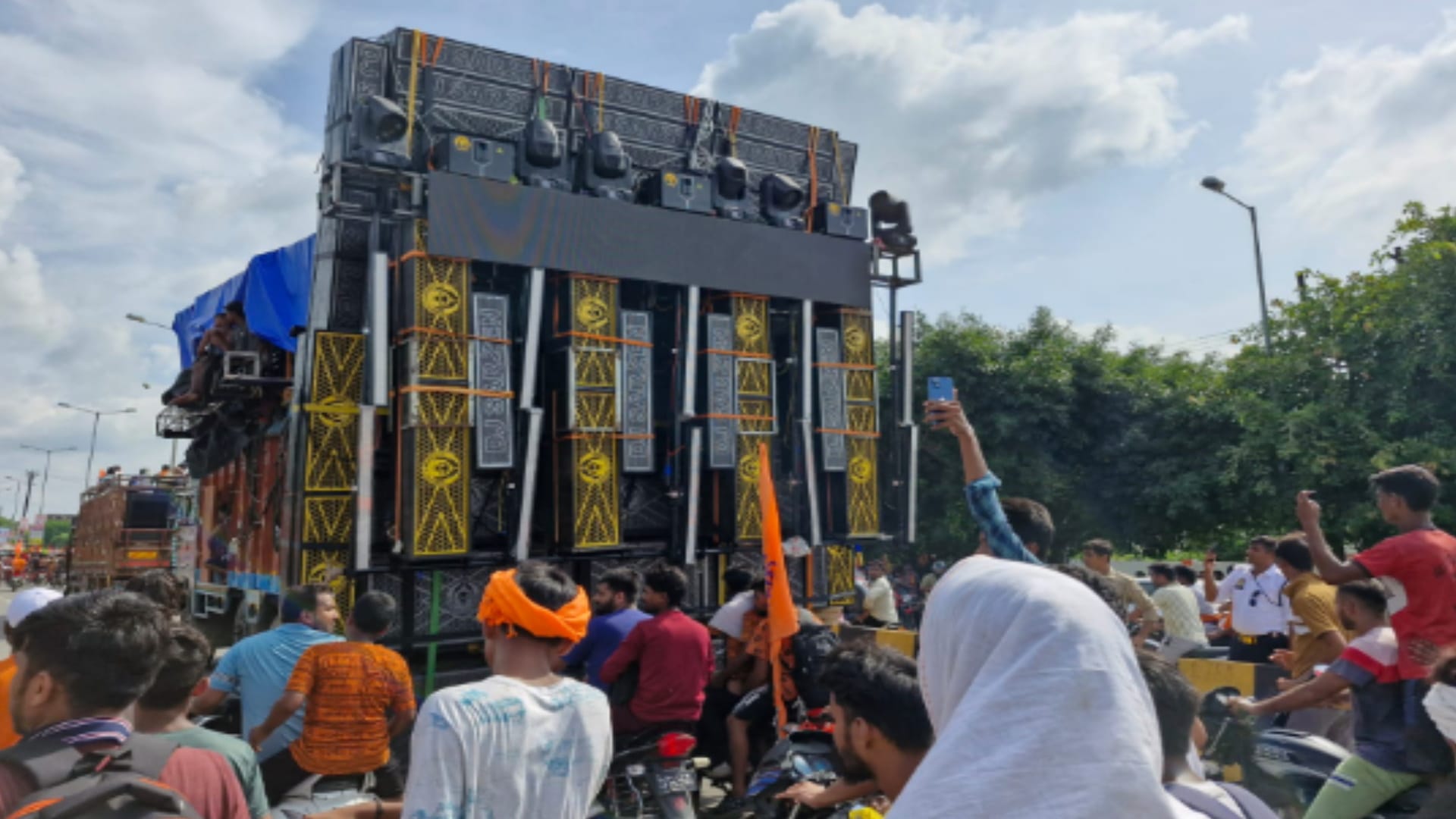DJ Surgeon and Ravan competition in Kanwar Yatra: Police alert, running together in Meerut