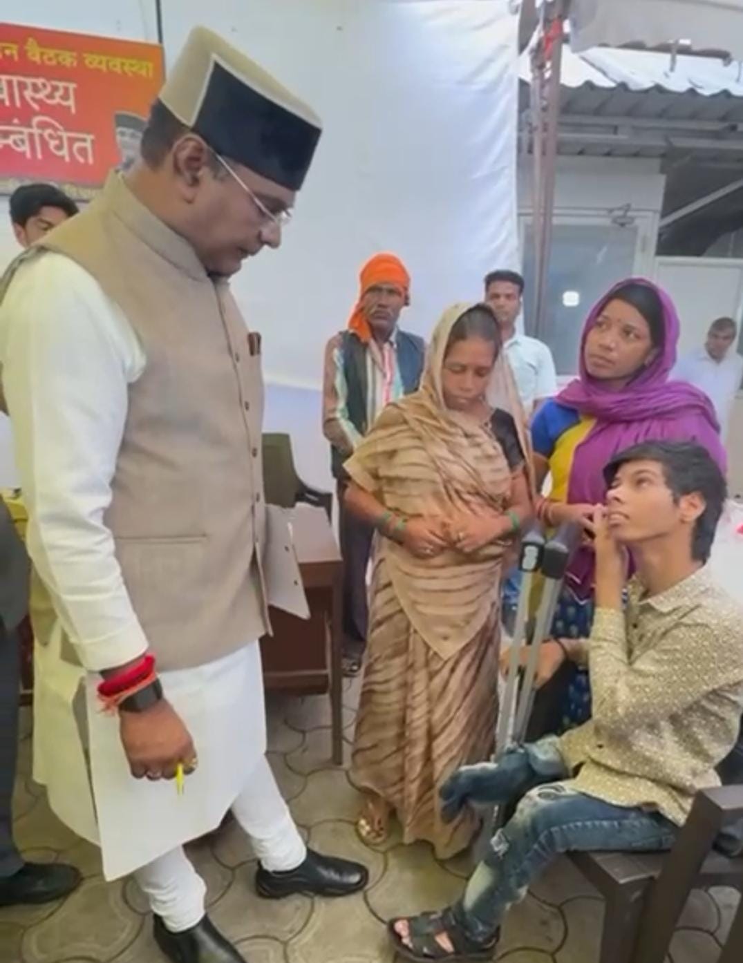 Bhopal's Akhil, who is unable to walk since birth, will run like other children, Minister Sarang takes up the