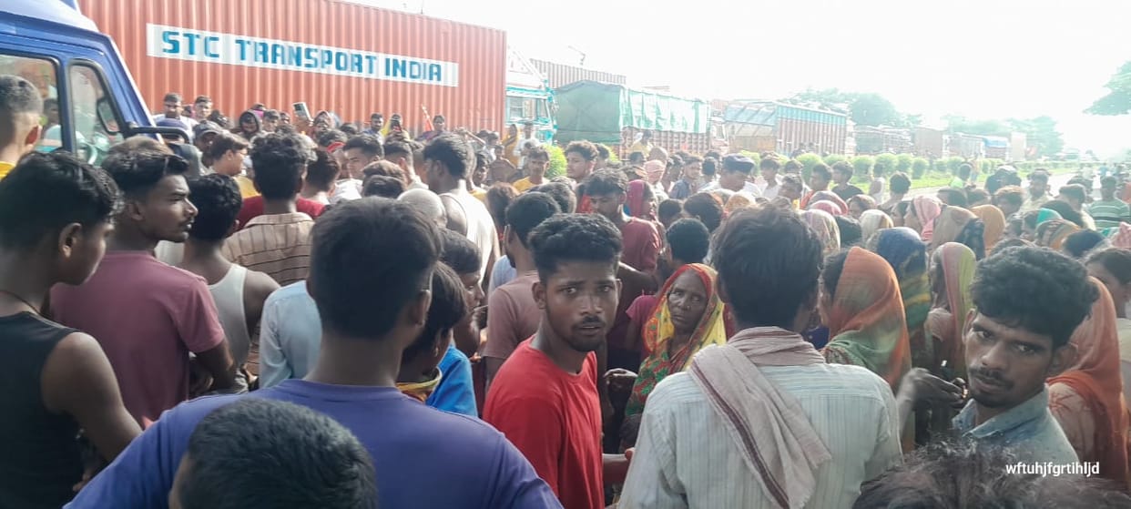 A young man died on the spot after being hit by an unknown truck