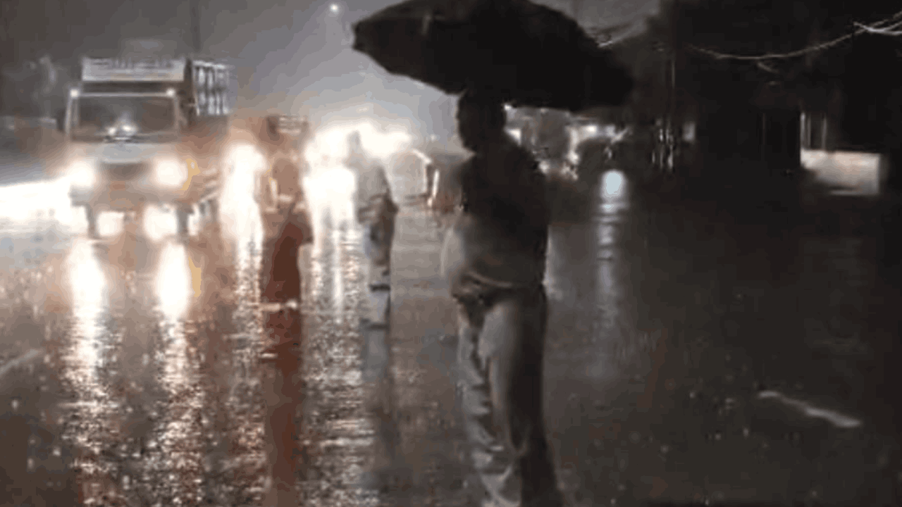 Gurugram Traffic Police came forward to help people after heavy rain