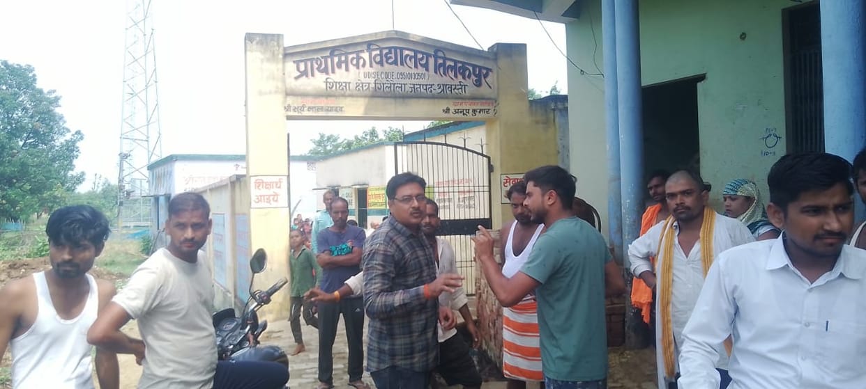 Teacher arrested while theft in school in Gilaula Shravasti.