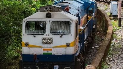 Trains stopped in Jagdalpur due to martyrdom week of Naxalites