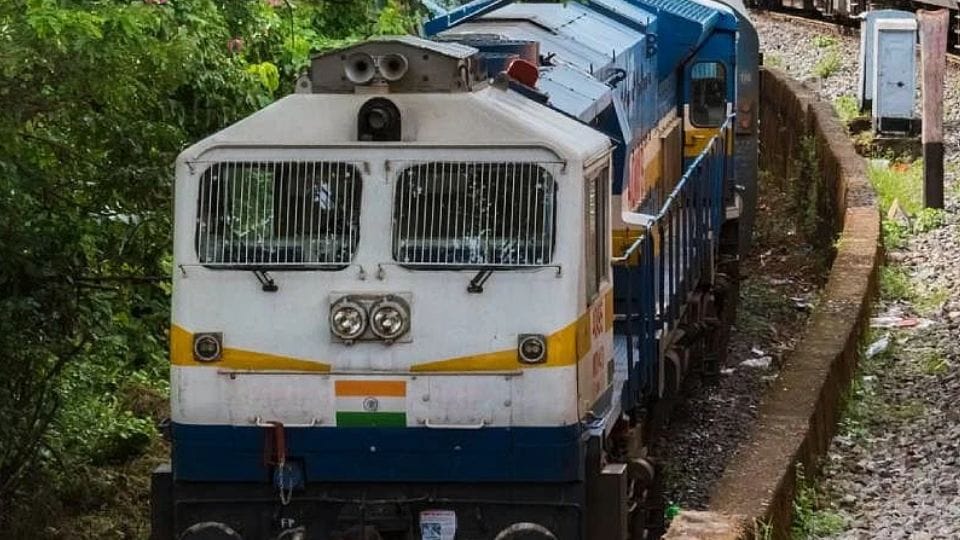Trains stopped in Jagdalpur due to martyrdom week of Naxalites