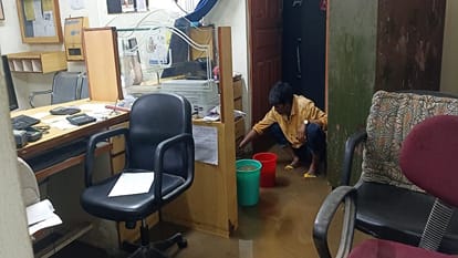 Water entered houses in Chaukhutiya and Deghat in Almora