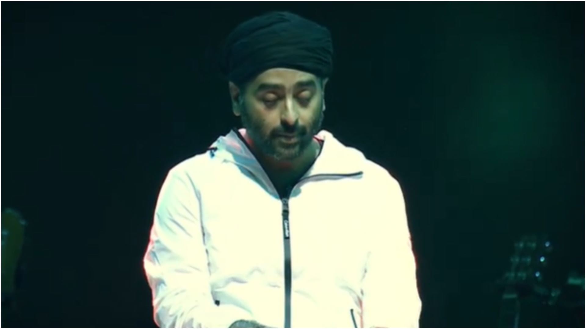 Arijit Singh suddenly suffer medical treatment Singer postpones his UK tour shares post says I am truly sorry