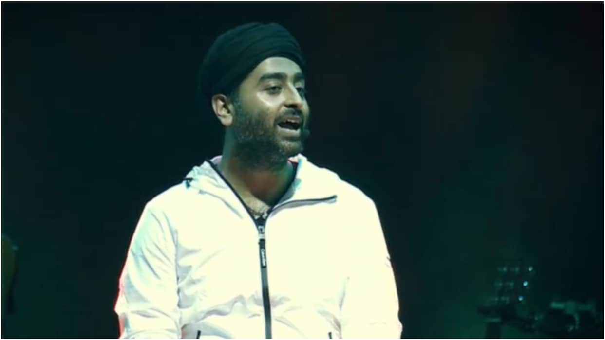 Arijit Singh suddenly suffer medical treatment Singer postpones his UK tour shares post says I am truly sorry
