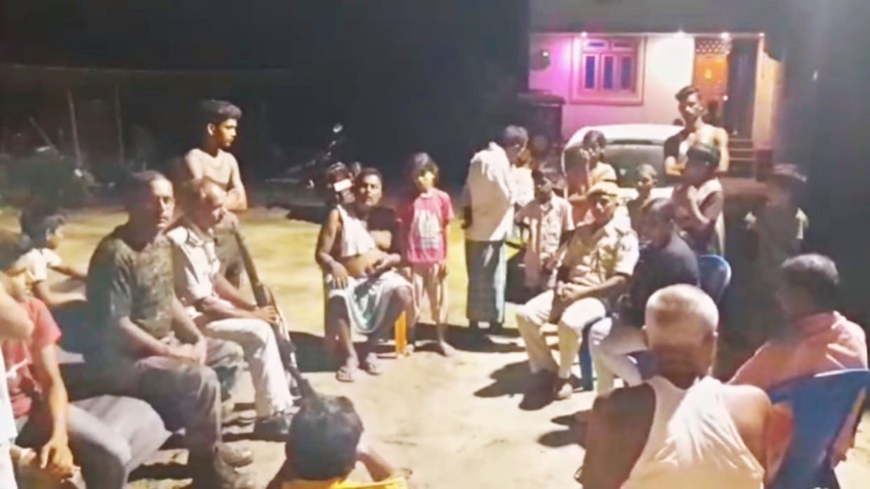 Begusarai News: A speeding truck hit two bike riders; one person died, other is in critical condition
